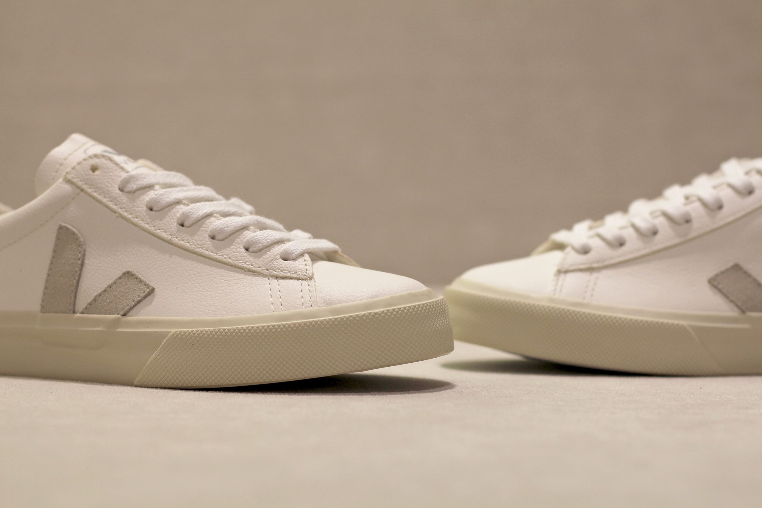 Veja Campo Chromefree Extra White Natural Suede