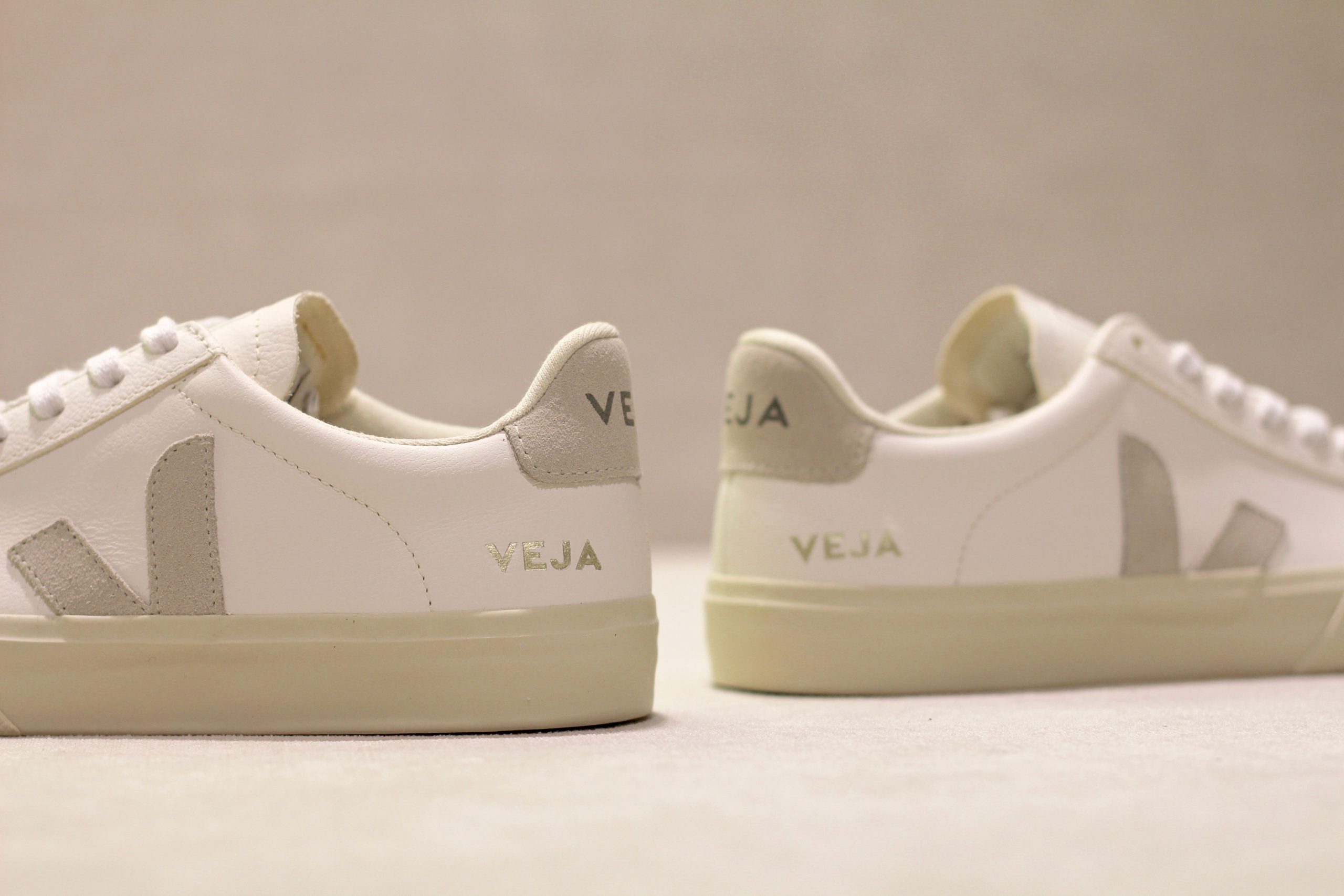 Veja Campo Chromefree Extra White Natural Suede