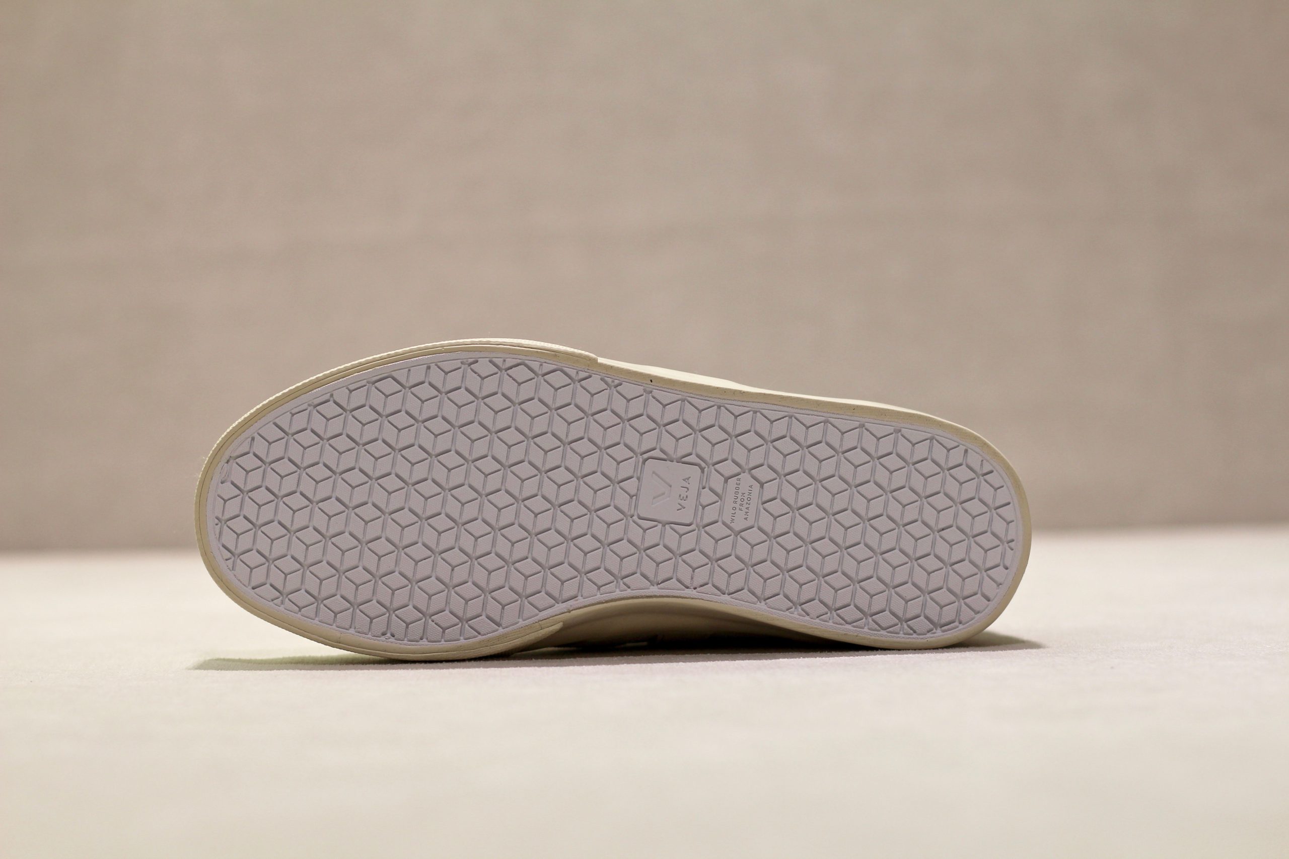 Veja Campo Chromefree Extra White Natural Suede