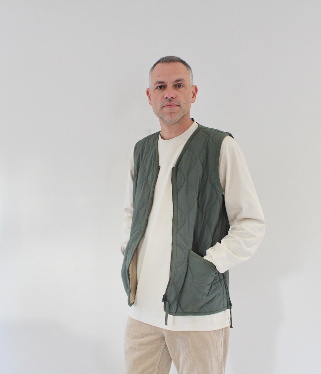 Taion Military Zip V-Neck Vest Olive