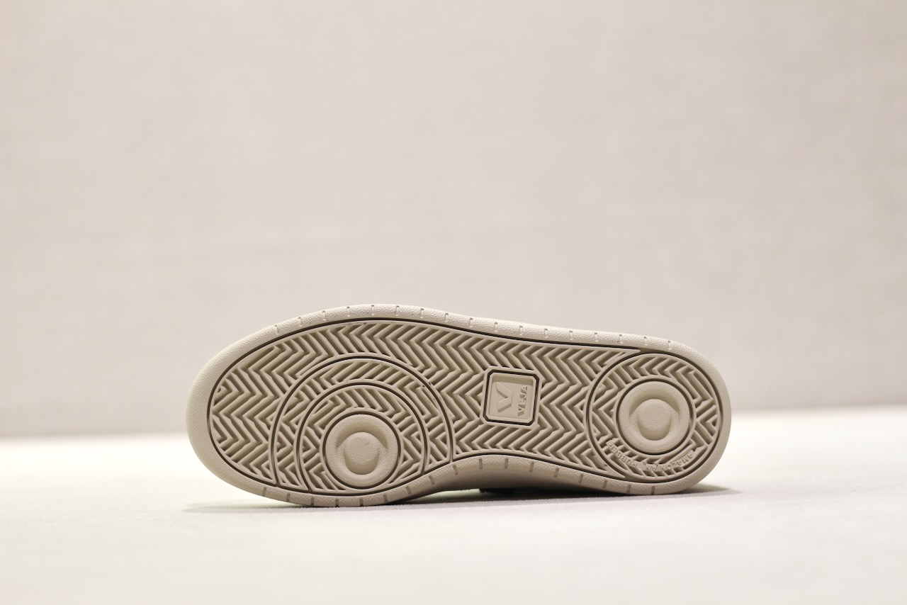 Veja V 90 O.T Leather Extra White Cyprus