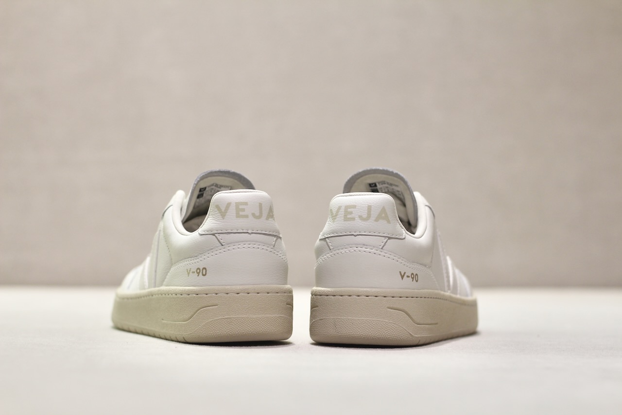 Veja V90 O.T Leather Extra-White