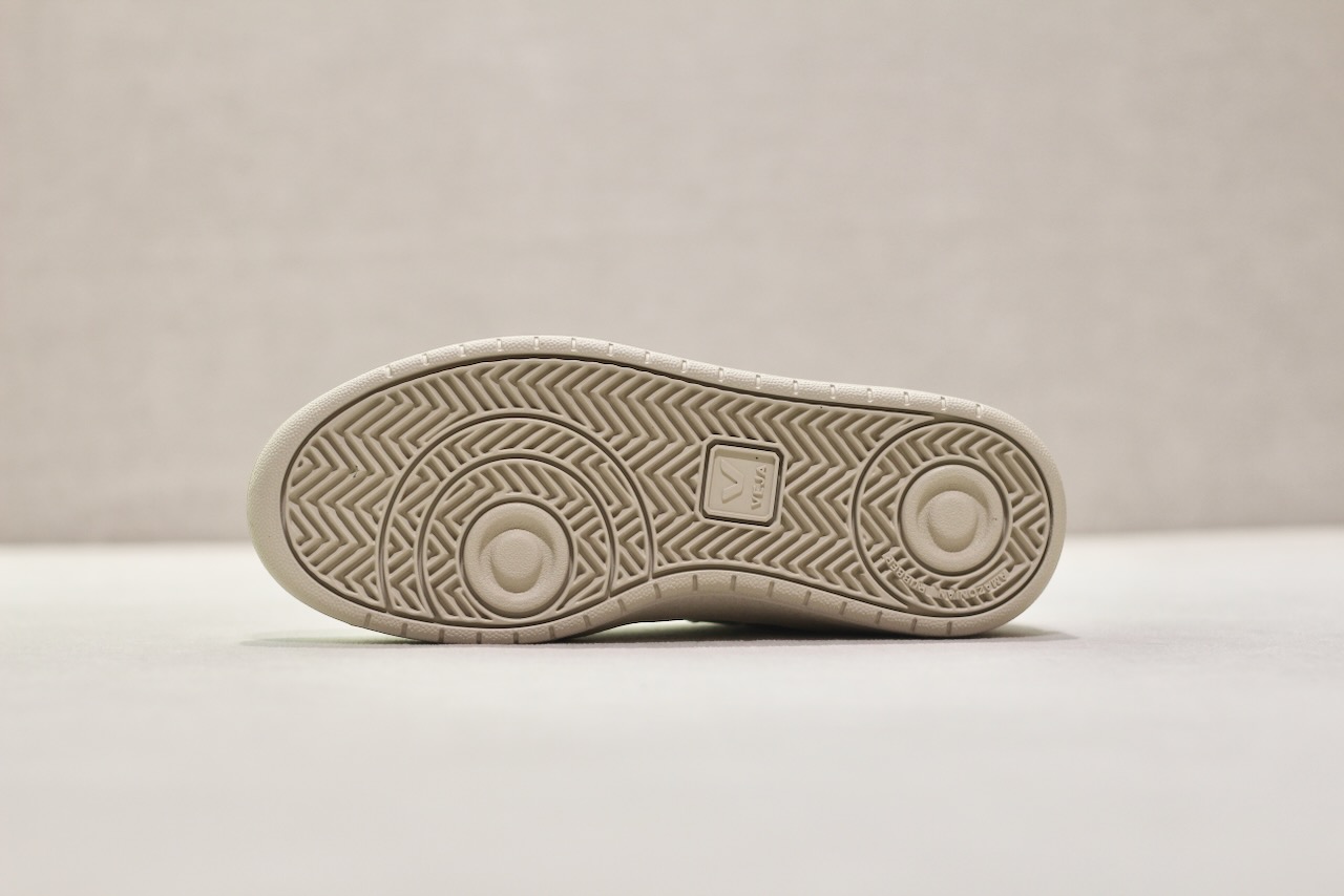 Veja V90 O.T Leather Extra-White