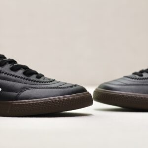 Veja Panenka O.T Leather noir