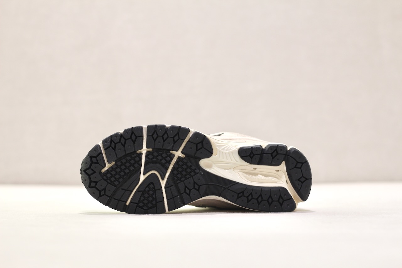 New Balance M2002R CC Calm Taupe Angora