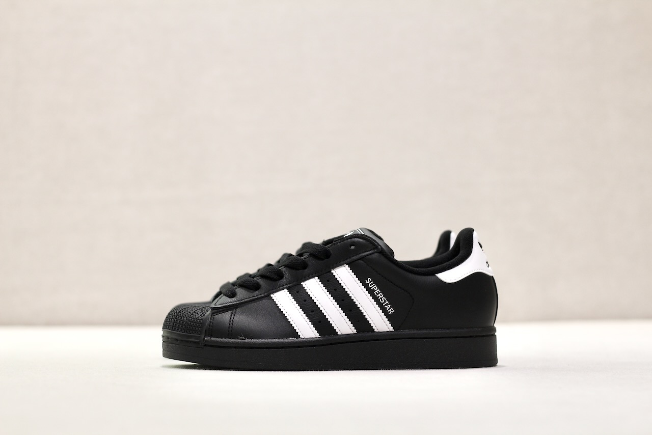 Superstar  Black White