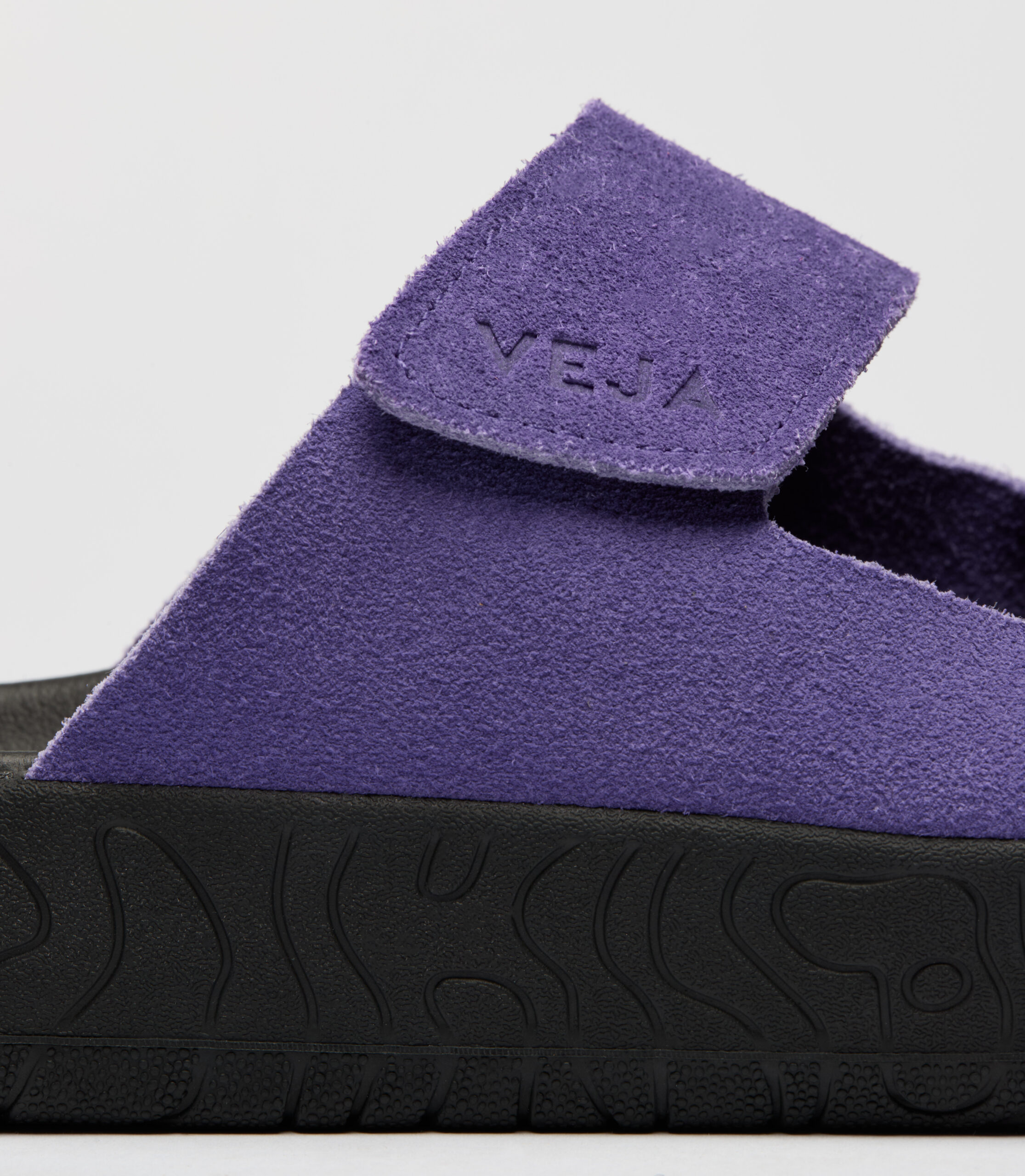 Veja Etna Suede Soft Acai Black