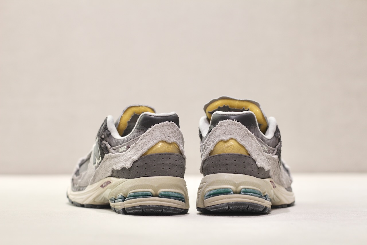 New Balance 2002R DA Rain Cloud Magnet