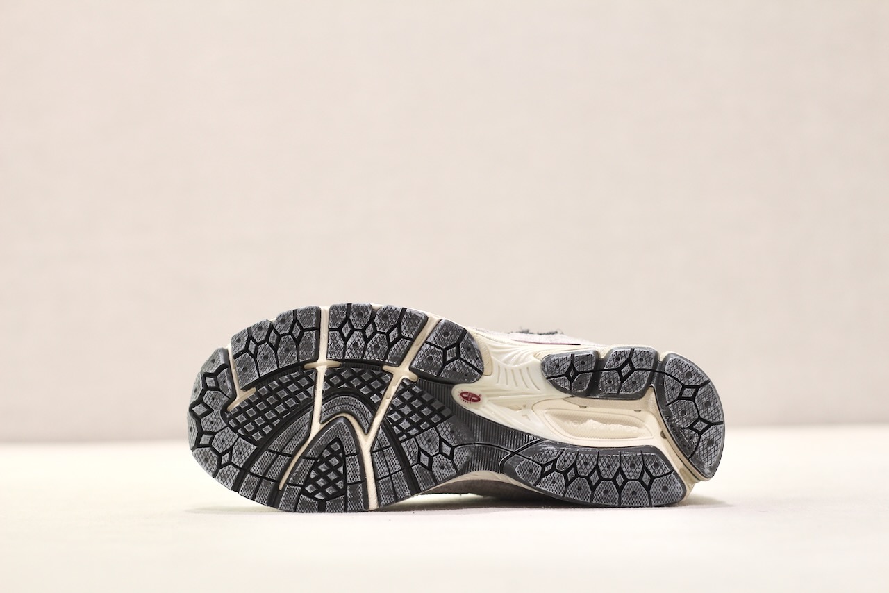 New Balance 2002R DA Rain Cloud Magnet