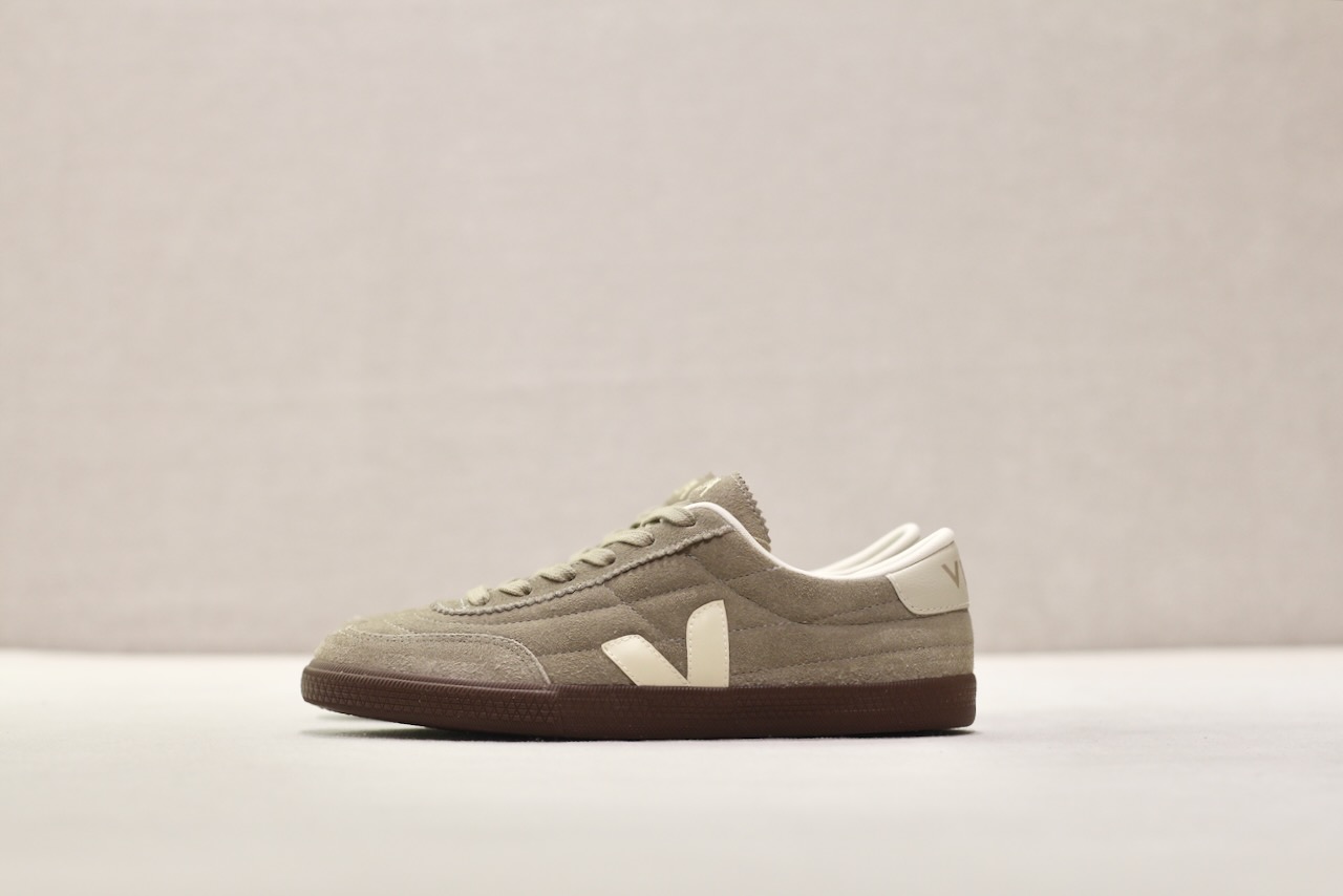 Veja Panenka Suede Taupe Pierre Bark