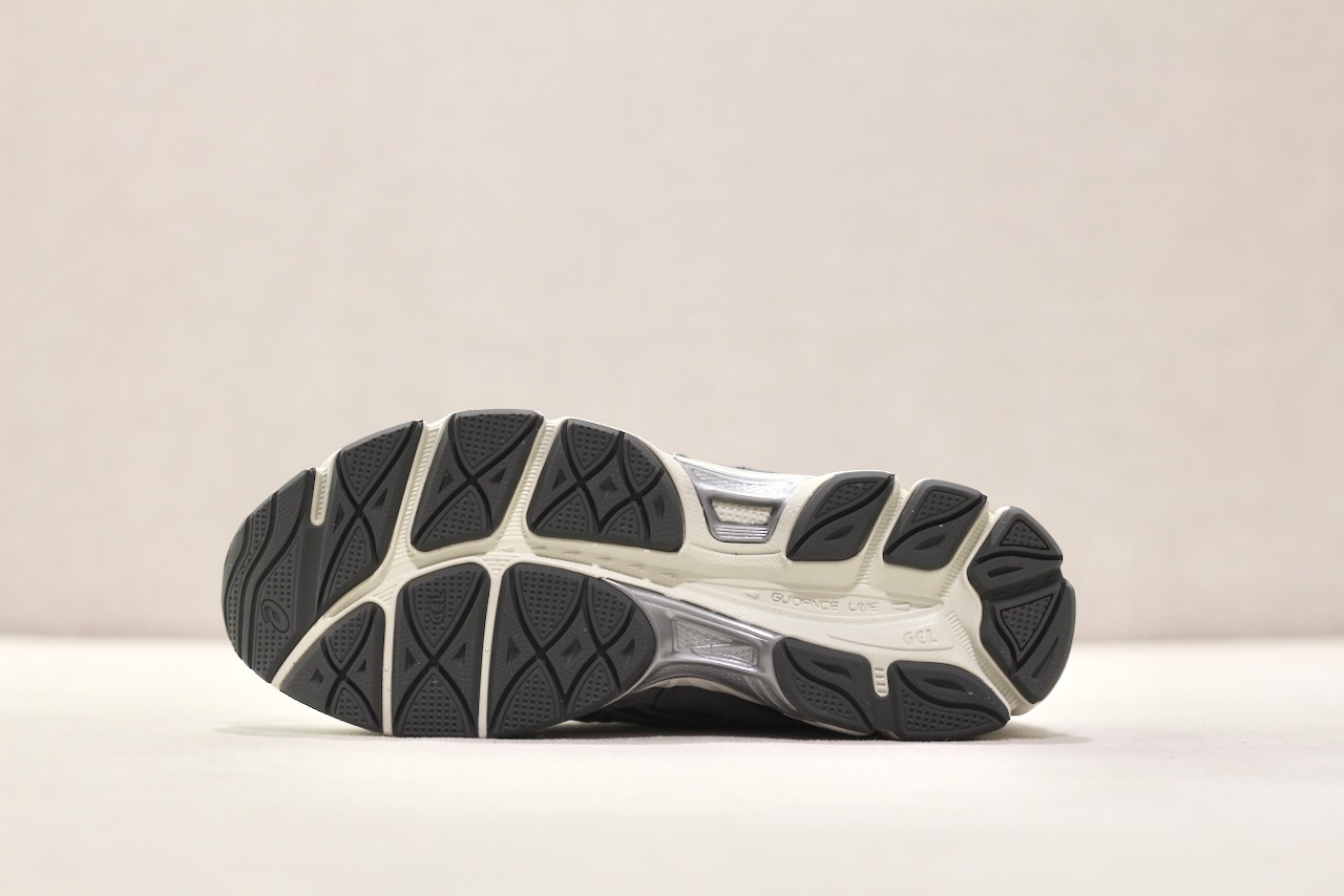 Gel Nyc Steel Grey Carrier Grey