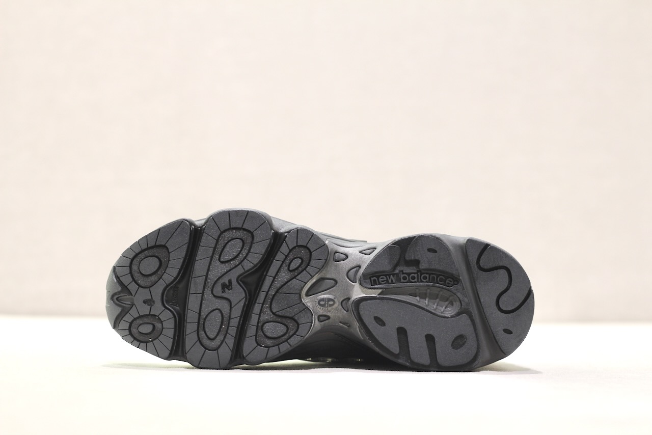 New Balance M1000F Black Metallic Black Cement