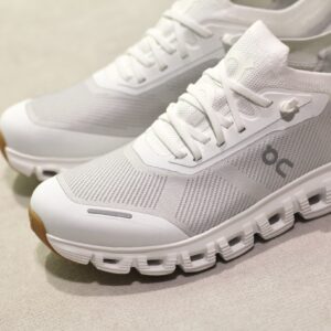 ON Cloud 6 Versa White