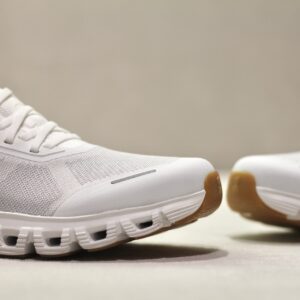 ON Cloud 6 Versa White