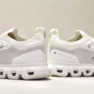 ON Cloud 6 Versa White