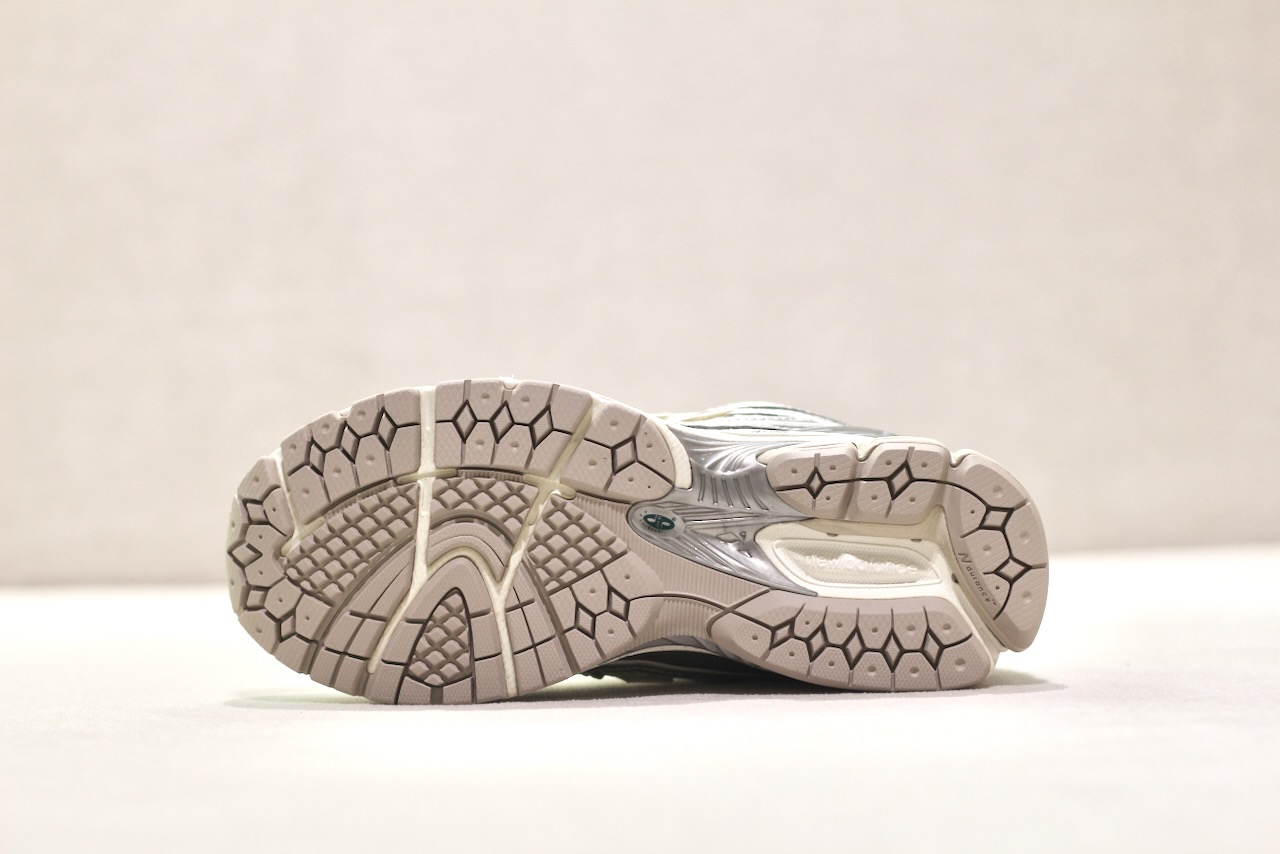 New Balance M 1906R EE Metallic Silver Sea Salt New Spruce