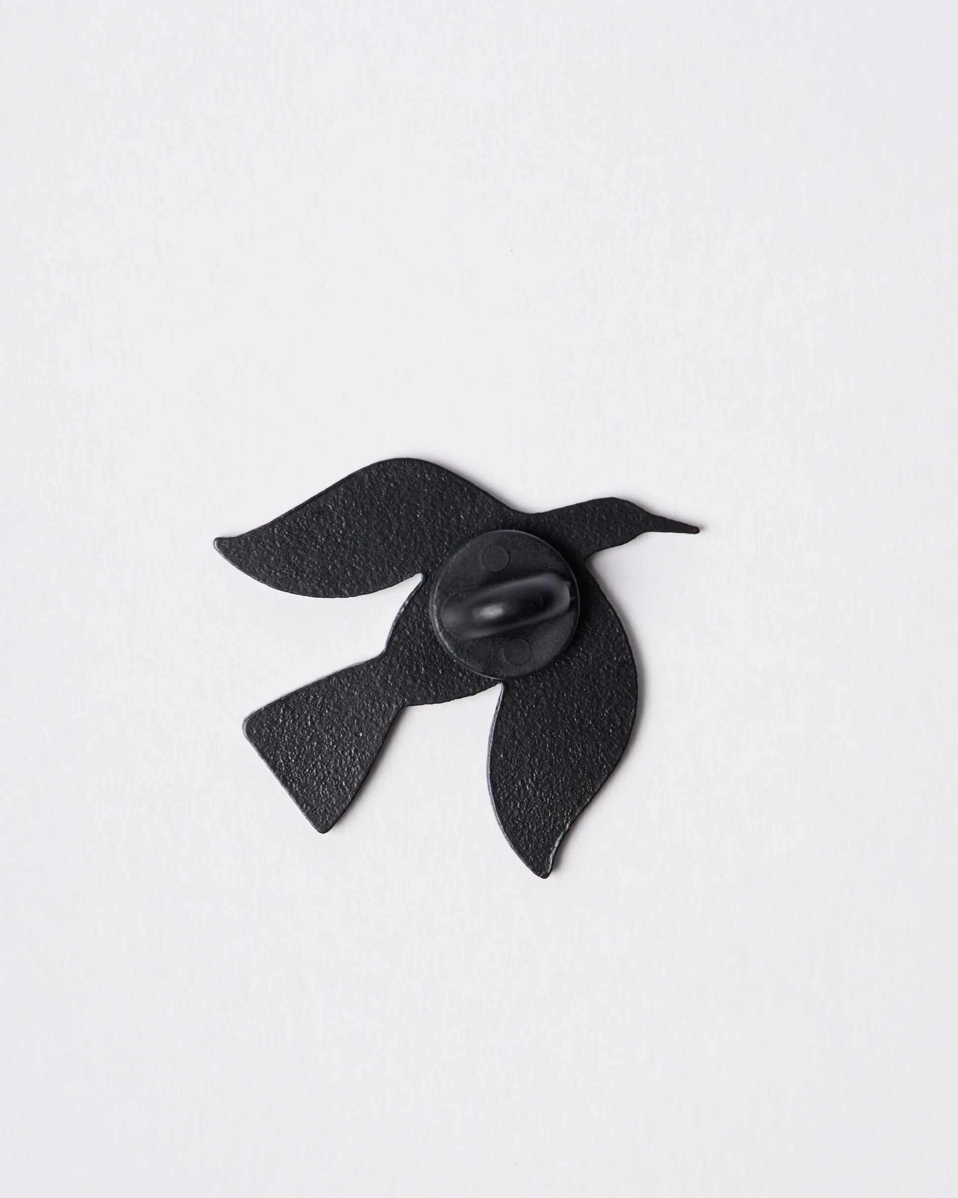By Parra Crow Enamel pin black