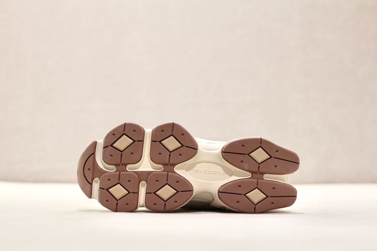 New Balance U 9060 CCB Bisque Sea Salt