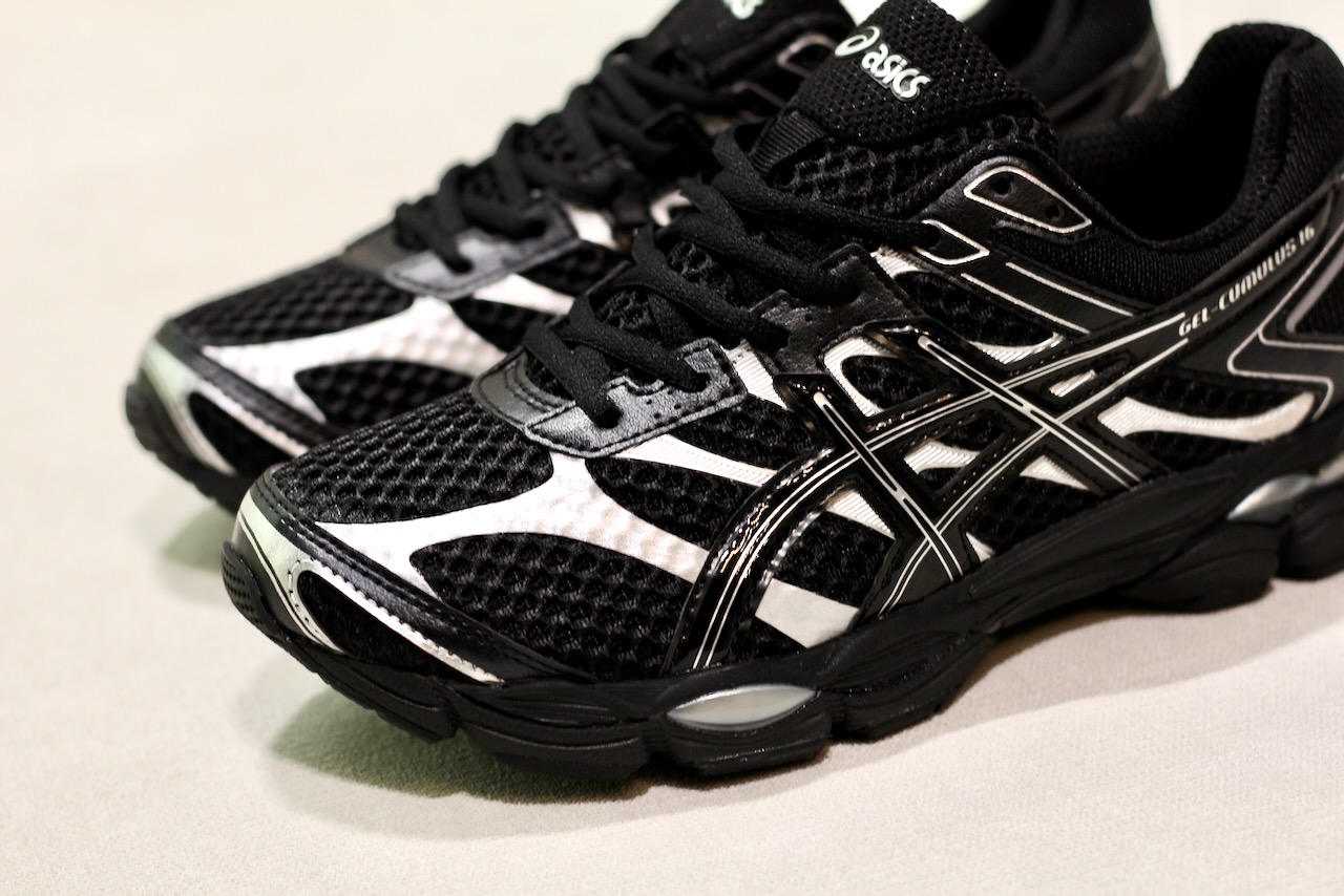 Gel Cumulus 16 Black Black Silver