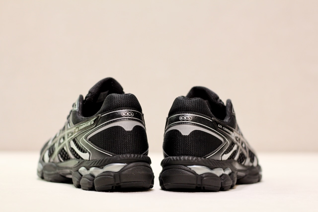 Gel Cumulus 16 Black Black Silver