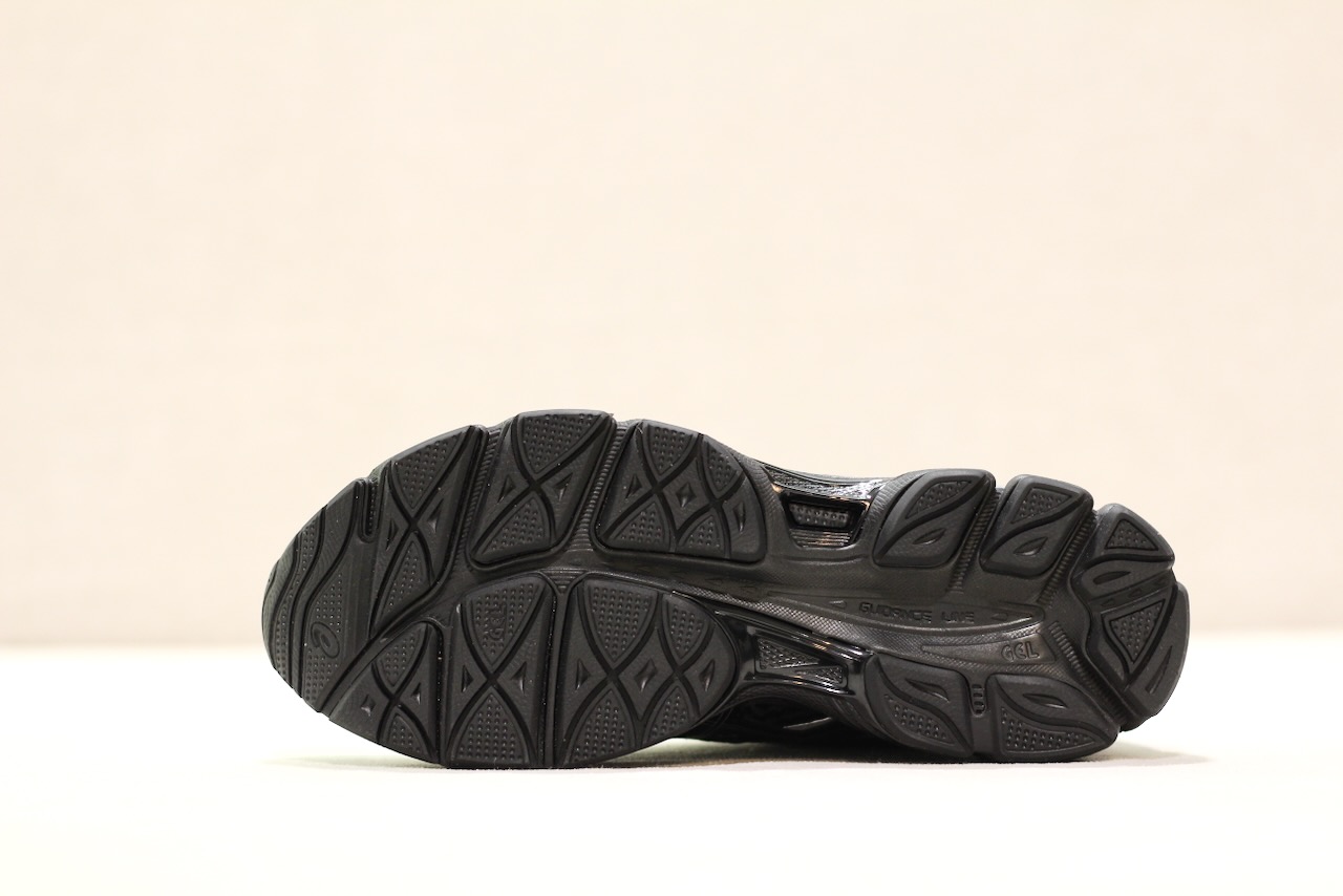 Gel Cumulus 16 Black Black Silver