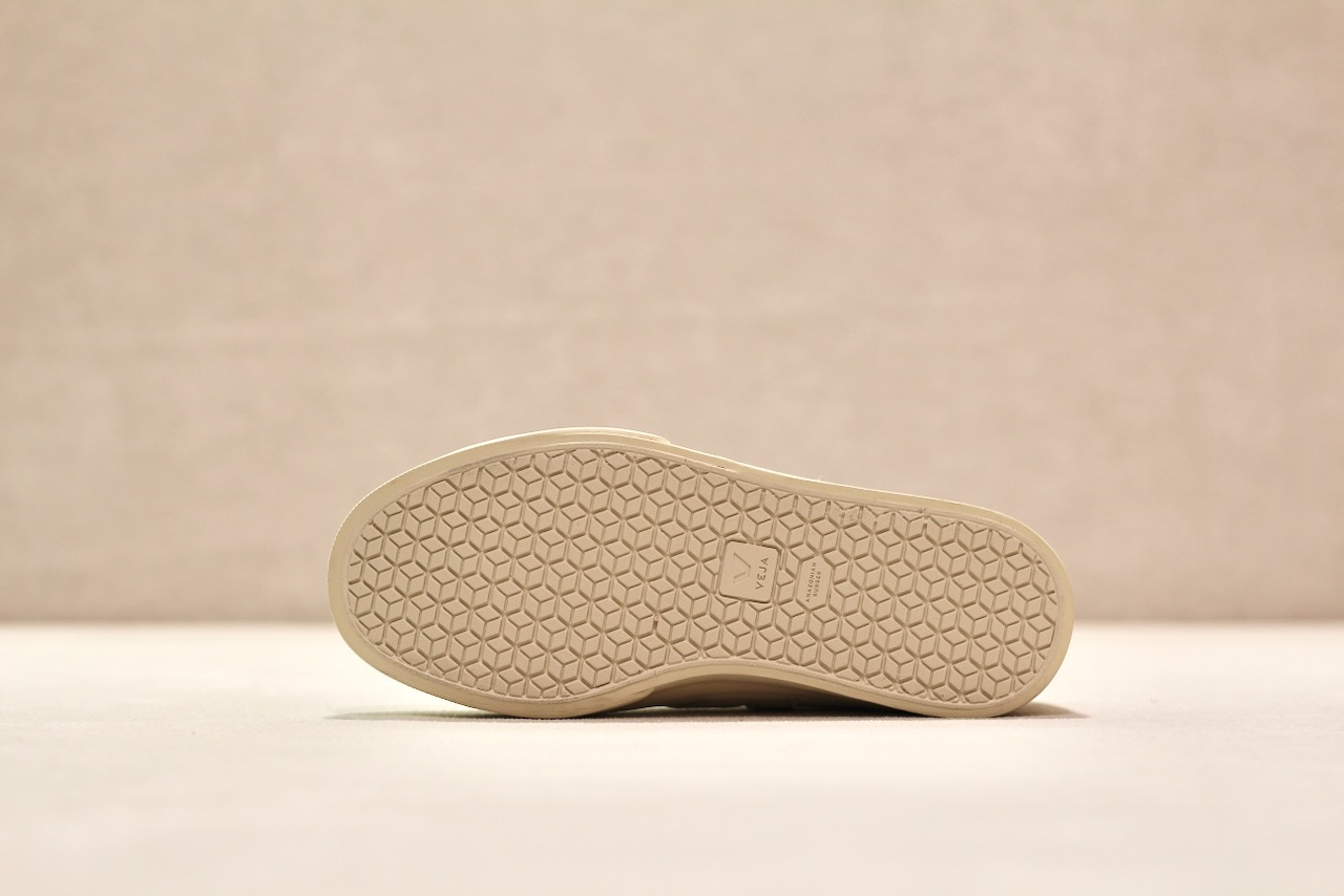 Veja Campo Leather Extra White Almond