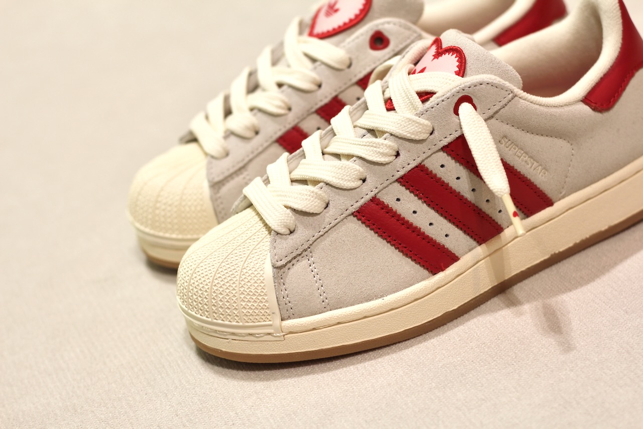 Superstar II W Valentine's Day Grey Red Heart