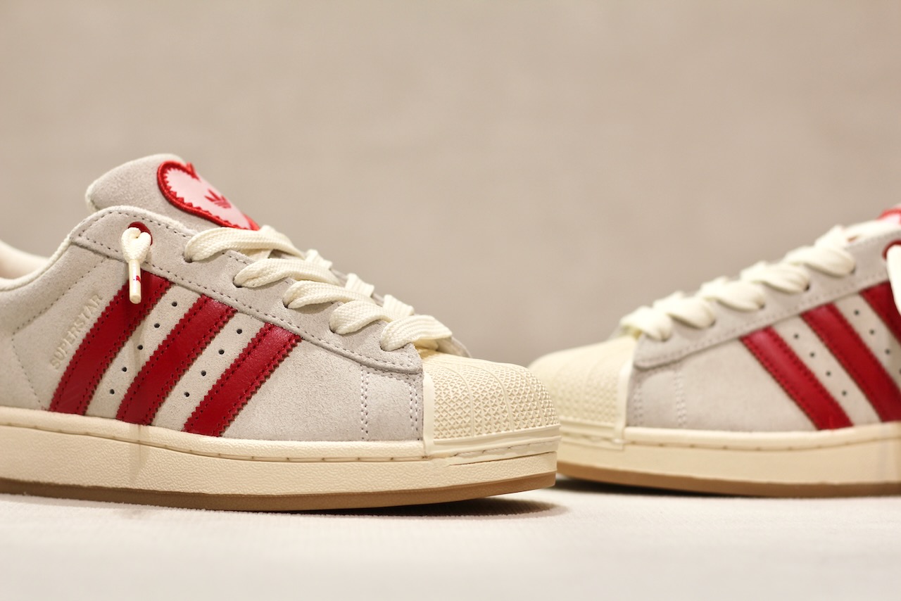 Superstar II W Valentine's Day Grey Red Heart