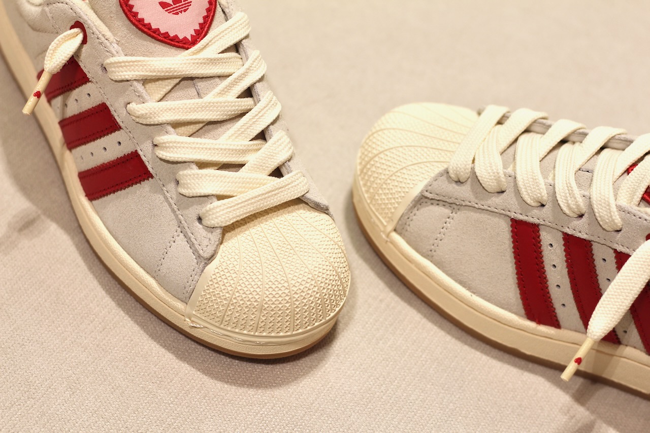Superstar II W Valentine's Day Grey Red Heart