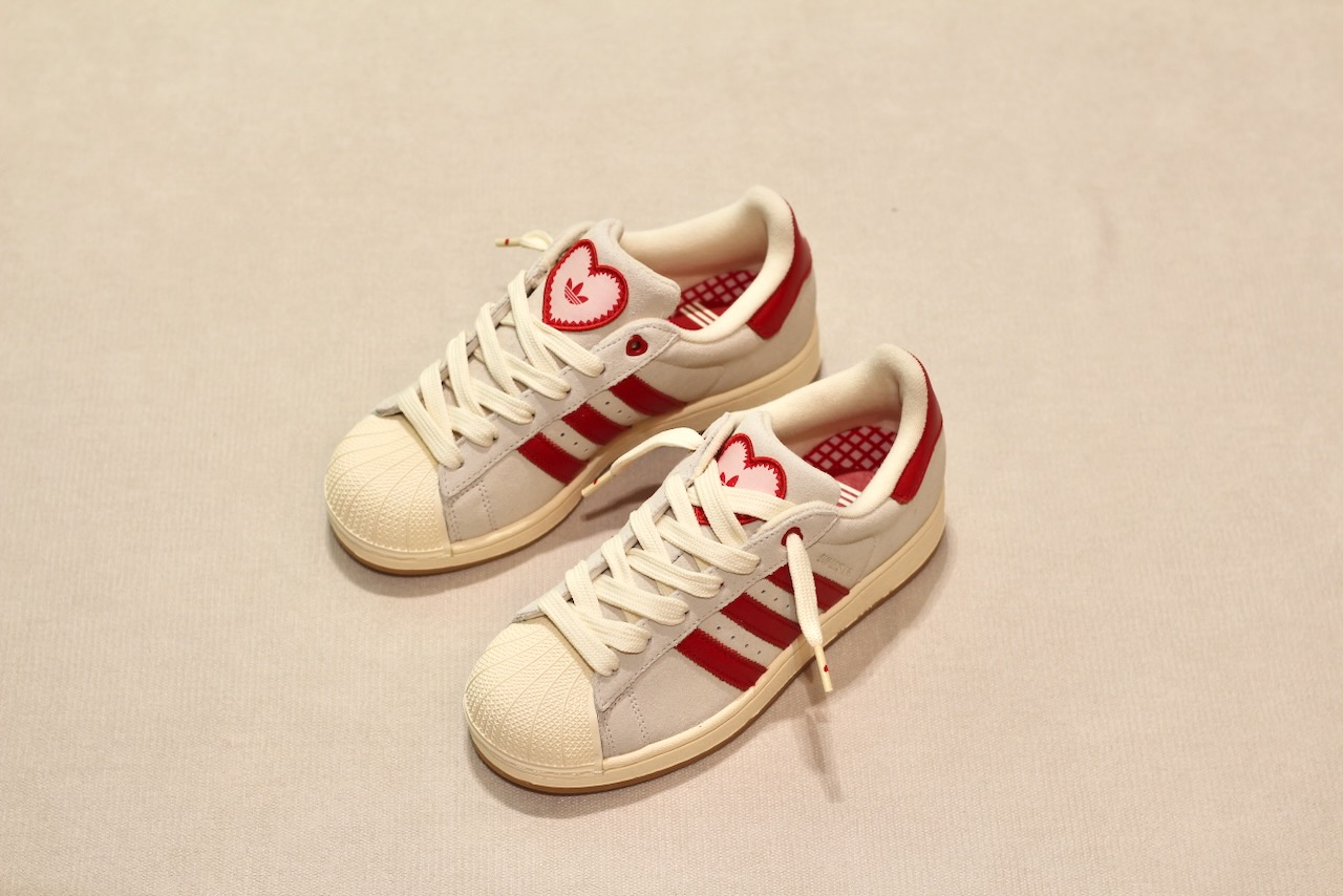 Superstar II W Valentine's Day Grey Red Heart