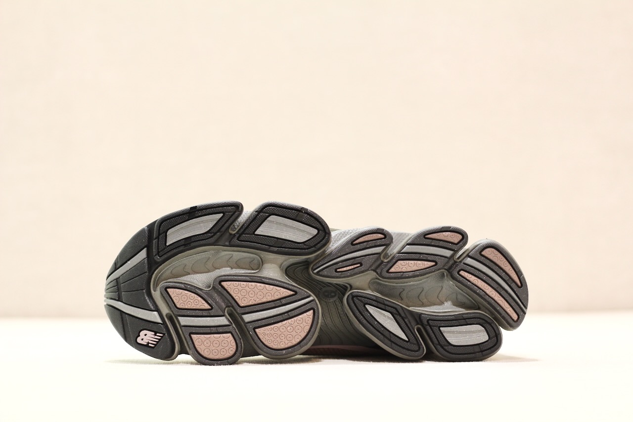 New Balance U 2000 Ice Wine Earth Shadow