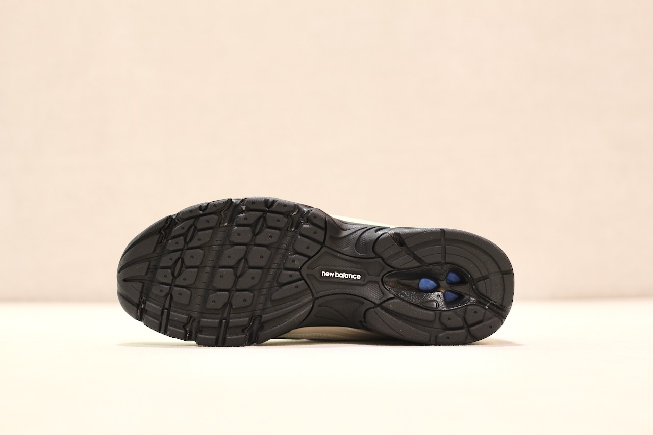 New Balance U 740 Timberwolf White