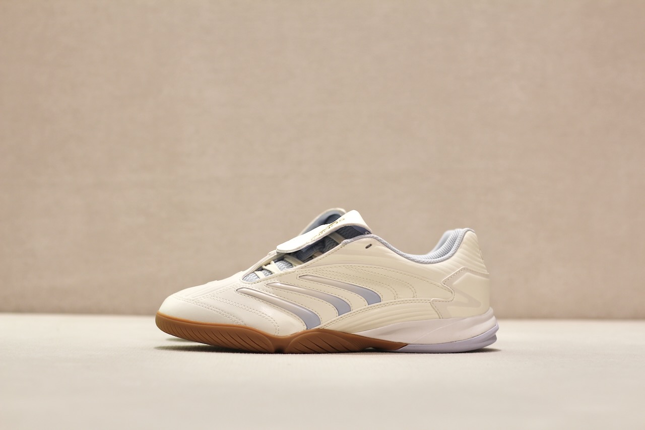 Predator sala Off-White Crystal Gum