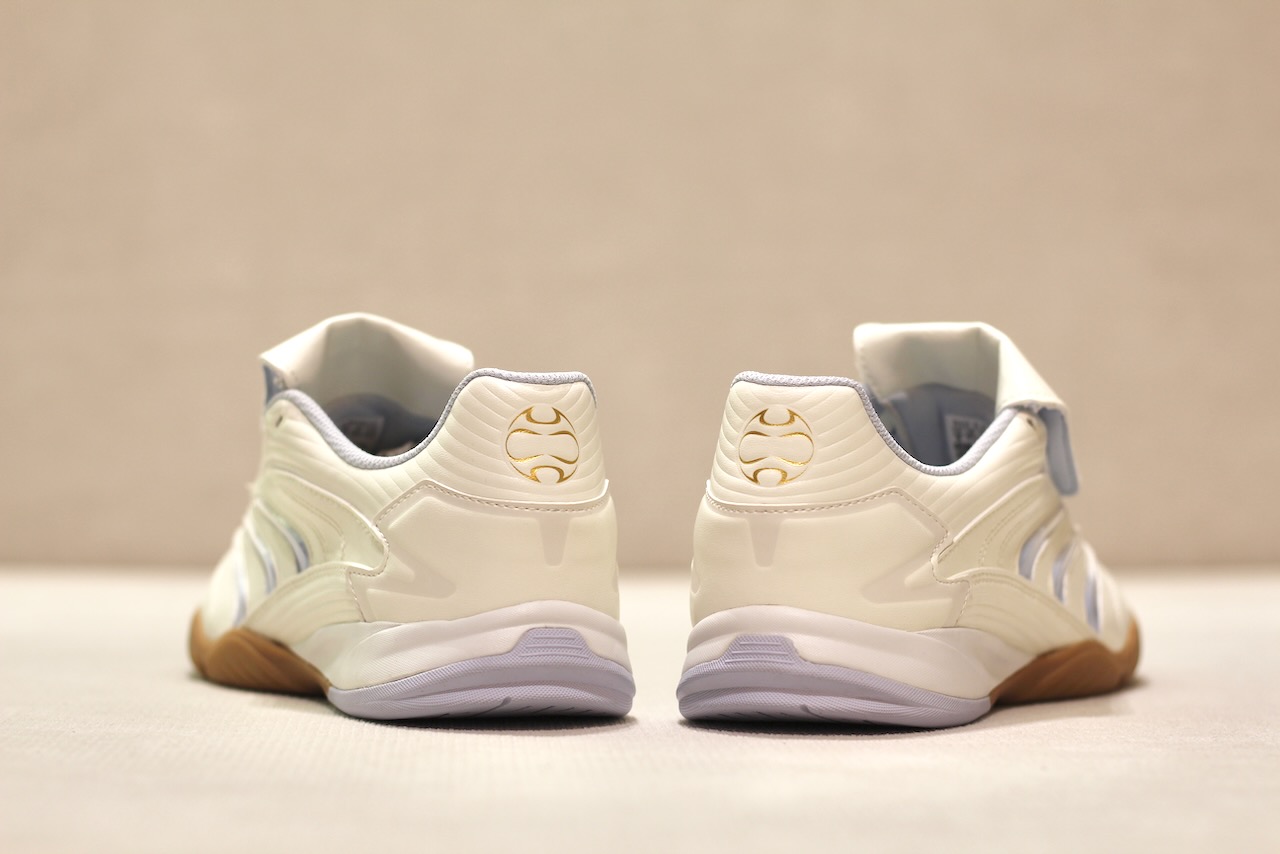 Predator sala Off-White Crystal Gum