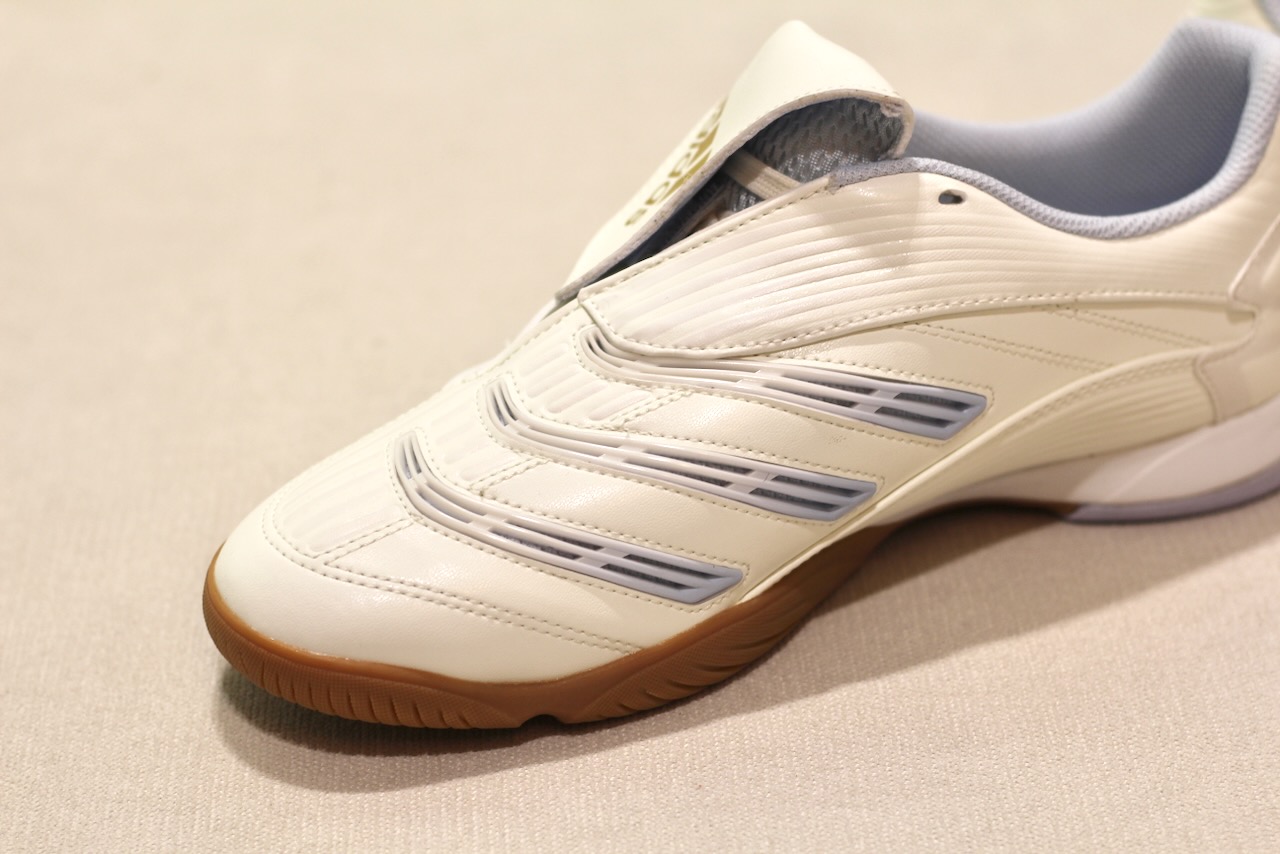 Predator sala Off-White Crystal Gum