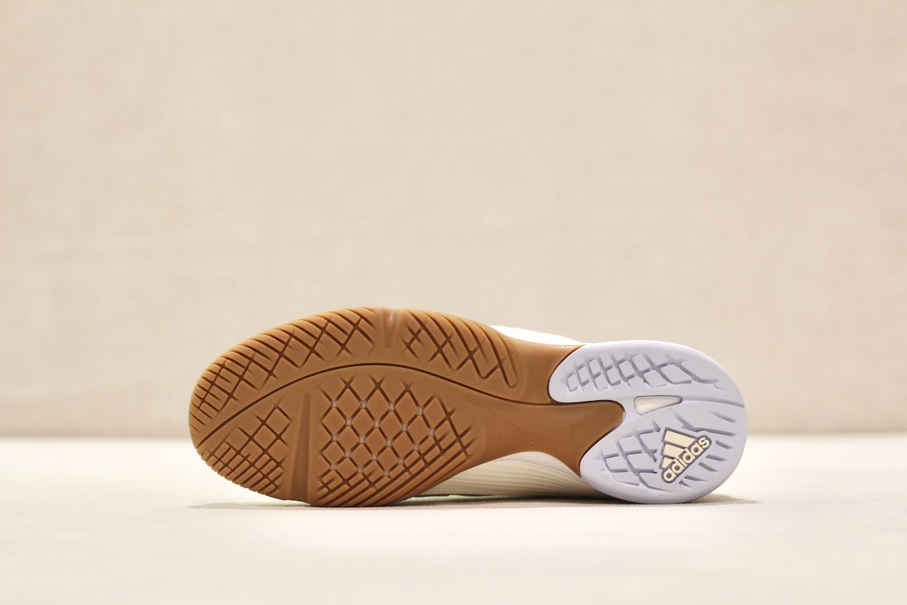 Predator sala Off-White Crystal Gum