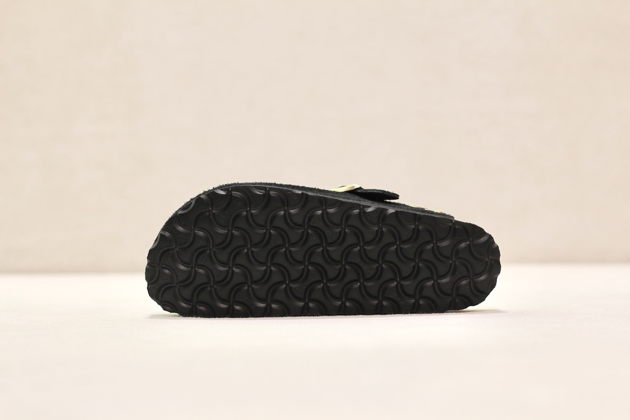 Boston Rivet LEVE Black