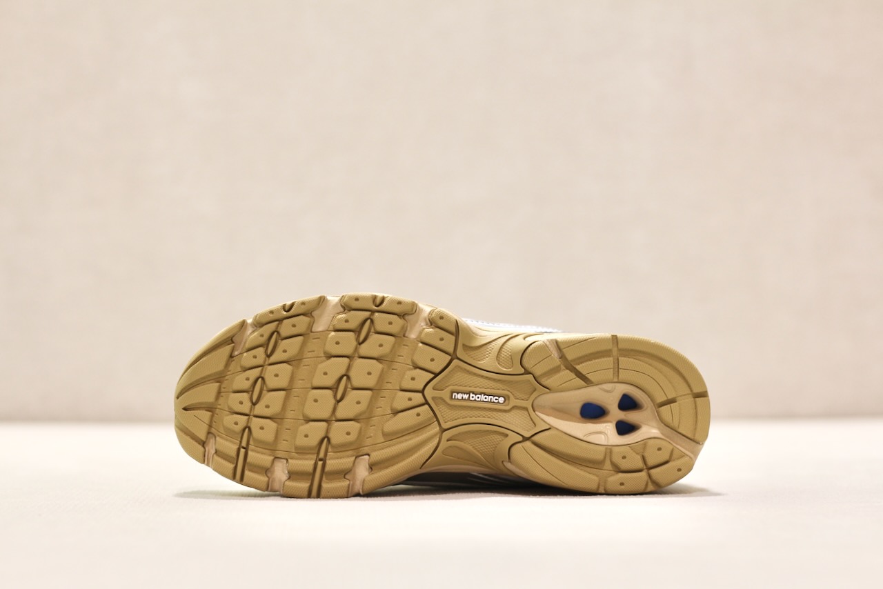 New Balance 740 3OO Linen