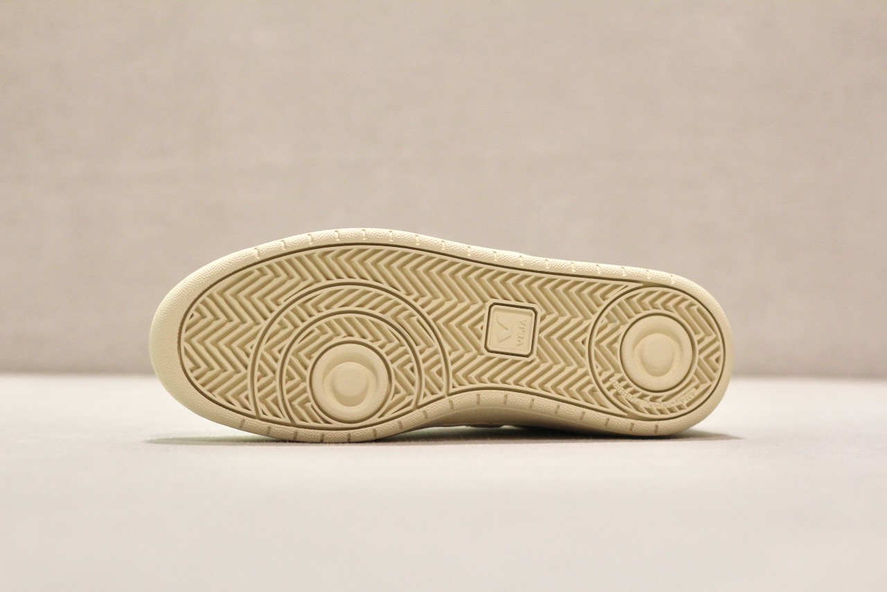 V-82 Grained Leather White Pierre Kiwi