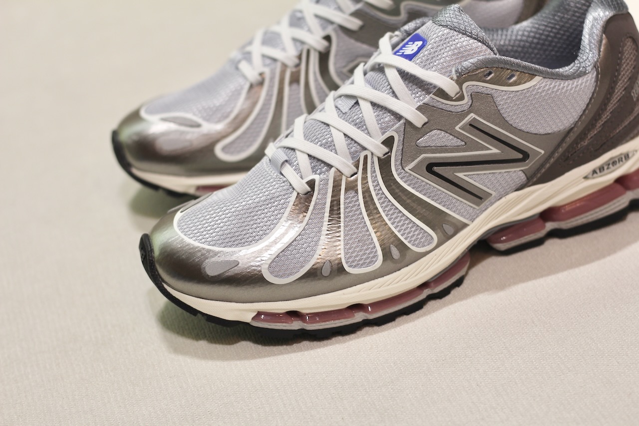 1890 7NG Dark Silver Metallic Granite