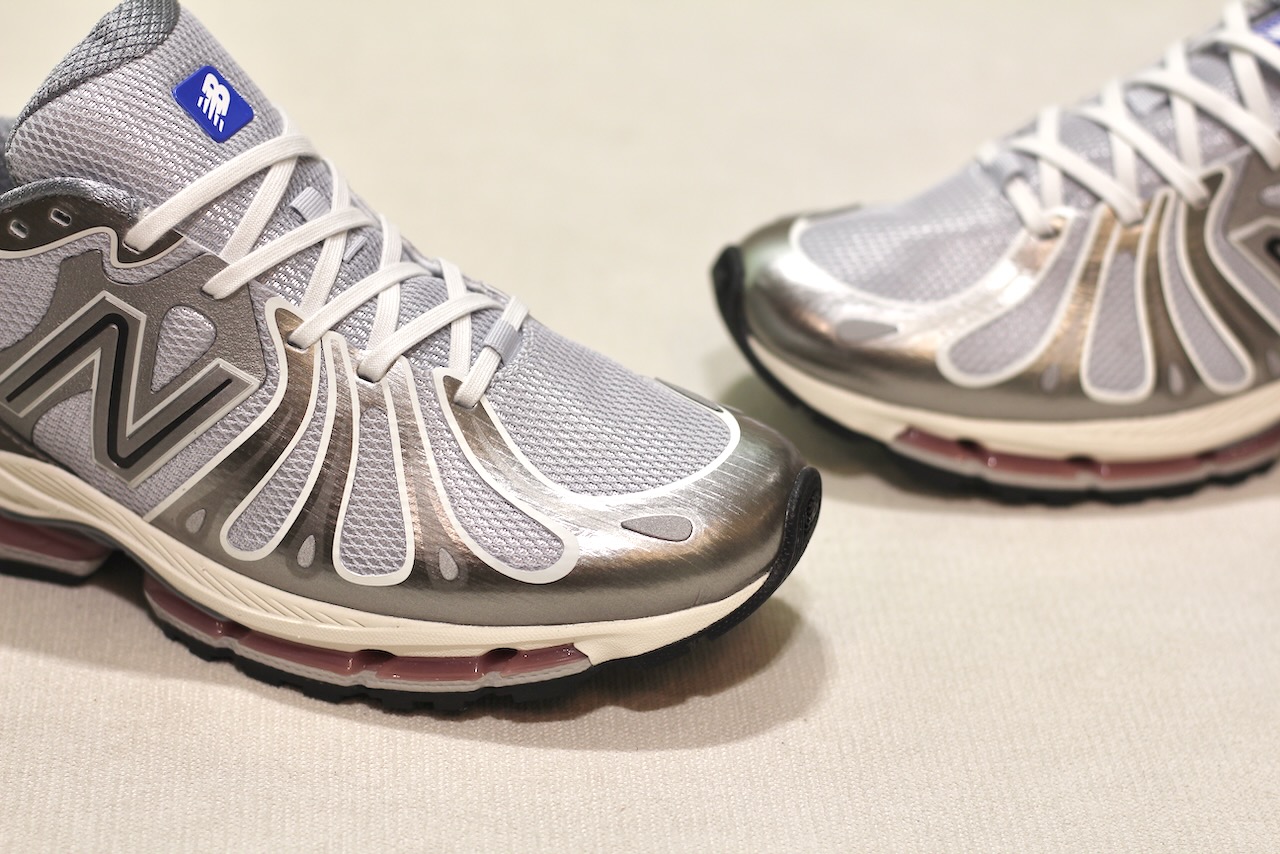 1890 7NG Dark Silver Metallic Granite