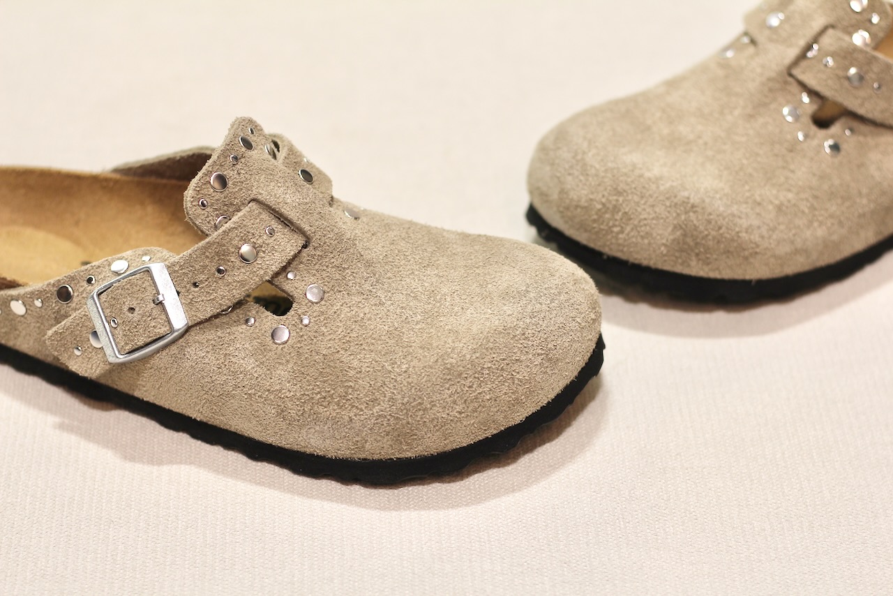 Boston Rivet Border LEVE Taupe