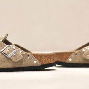 Boston Rivet Border LEVE Taupe