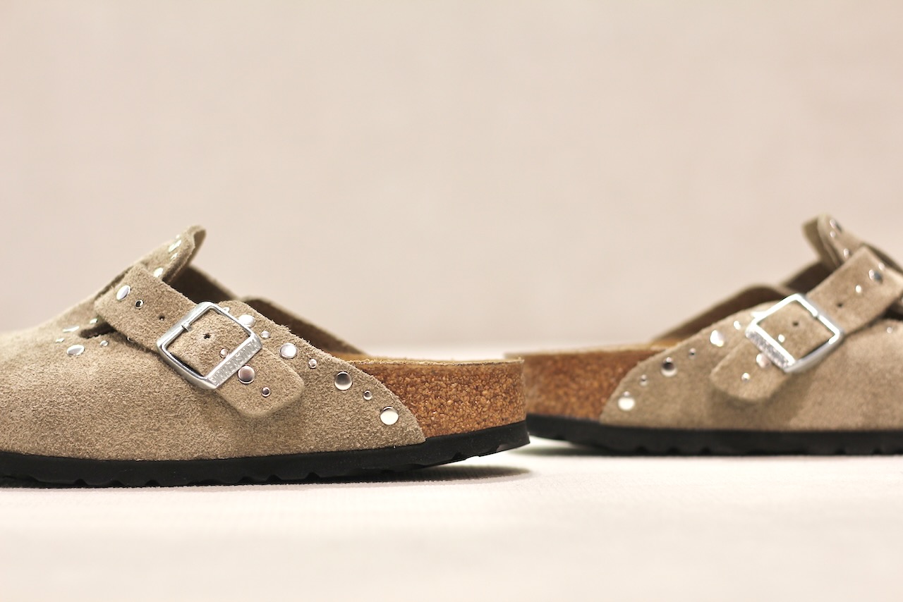 Boston Rivet Border LEVE Taupe