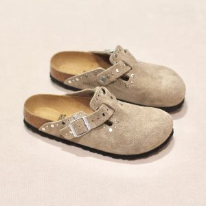 Boston Rivet Border LEVE Taupe