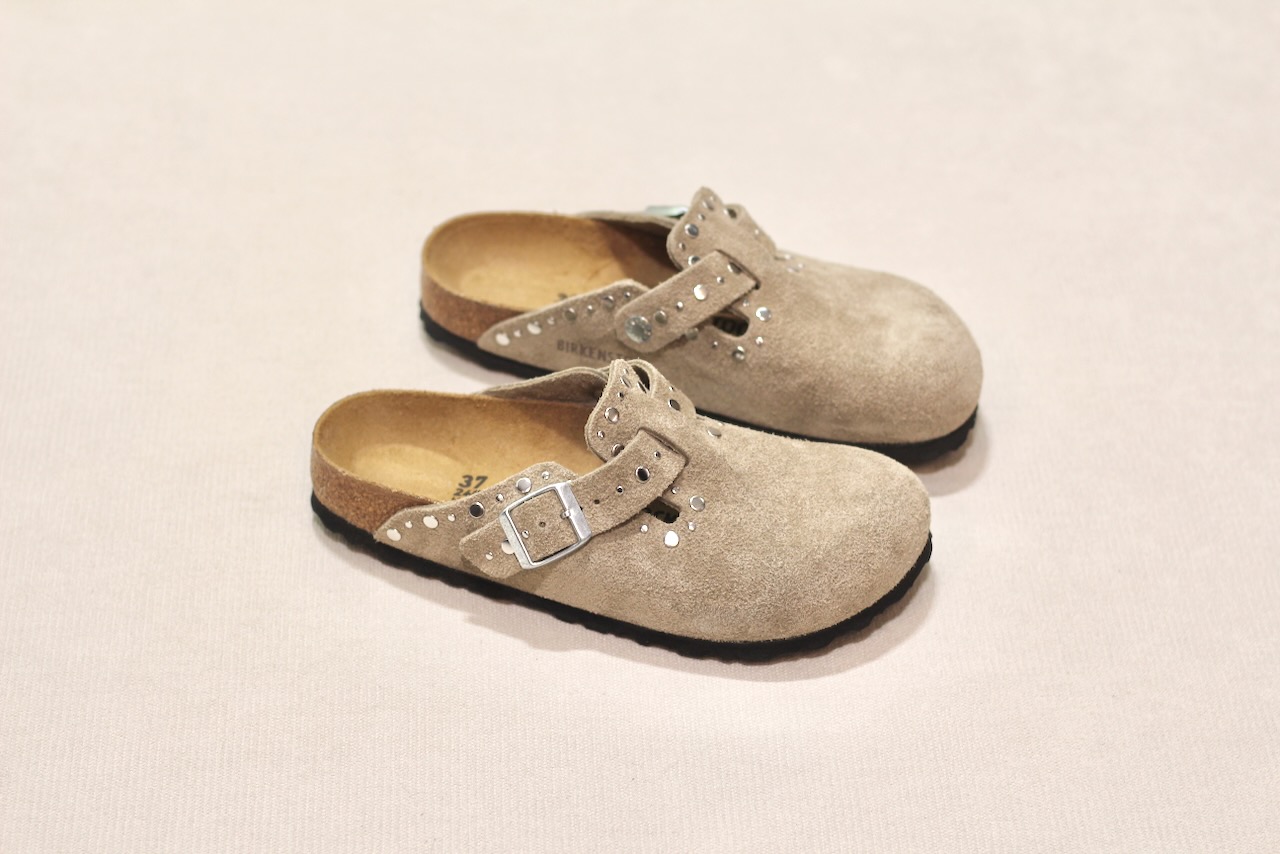 Boston Rivet Border LEVE Taupe