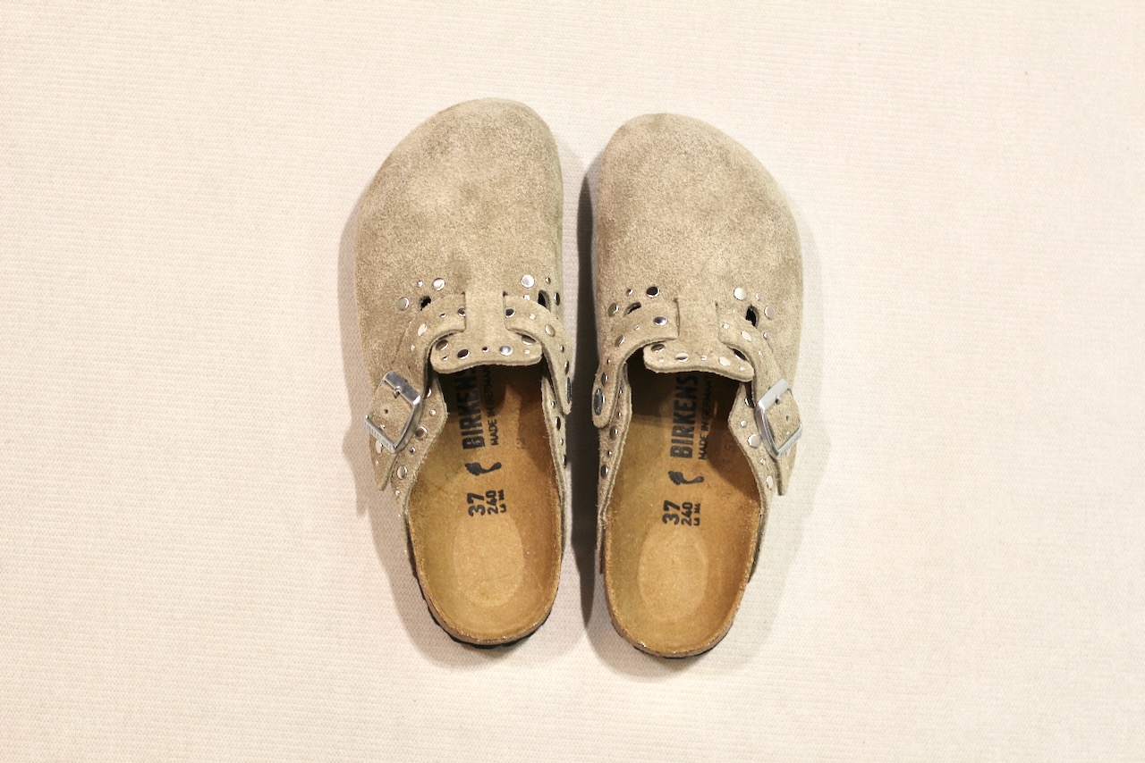 Boston Rivet Border LEVE Taupe