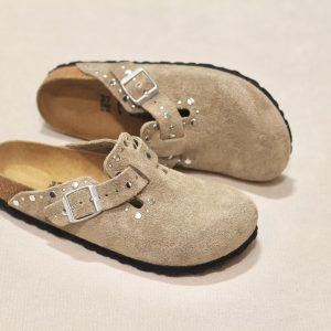 Boston Rivet Border LEVE Taupe