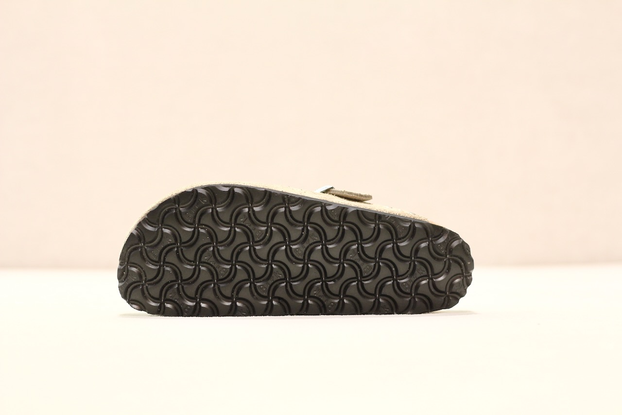 Boston Rivet Border LEVE Taupe