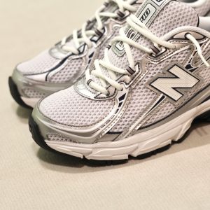 740 WN2 White Navy Silver
